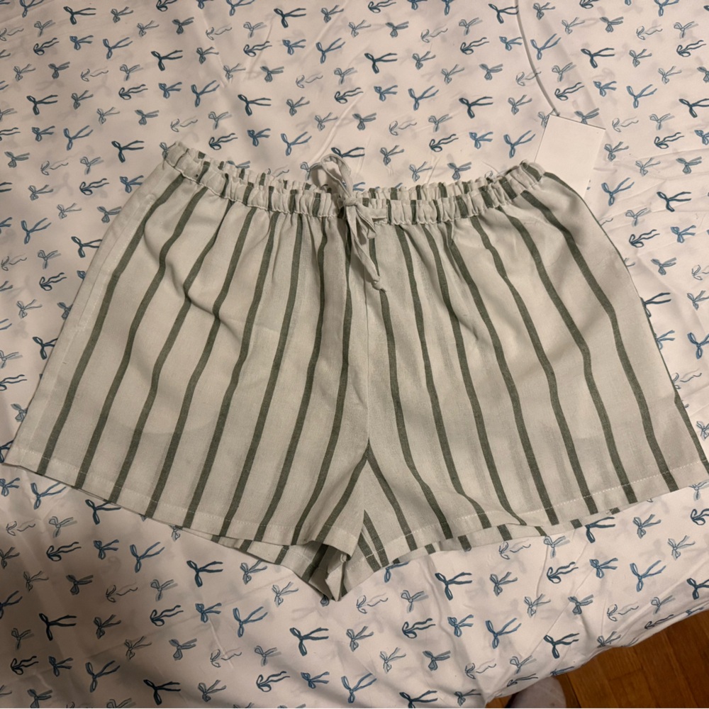 Striped linen green and white shorts
